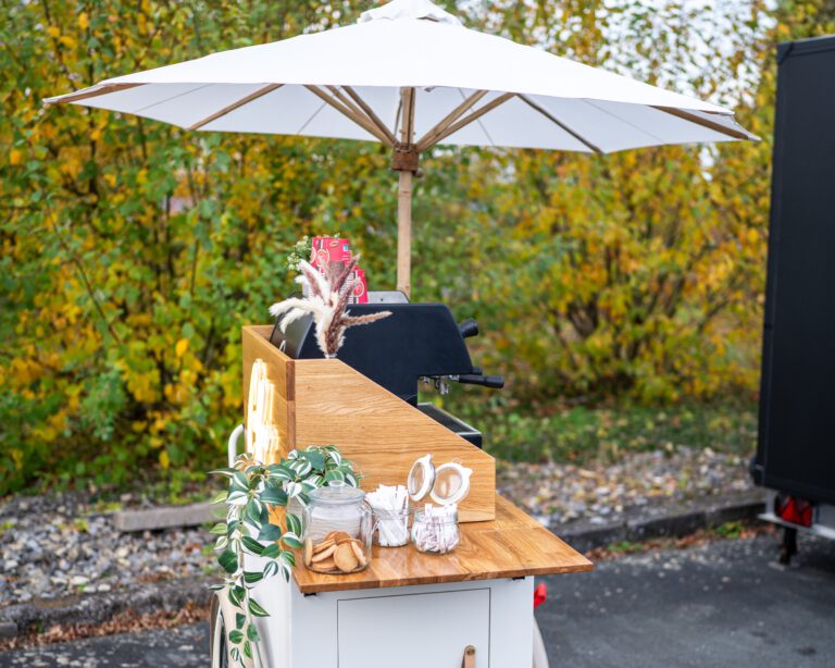 Coffeebike. Piaggio Ape, Lastenfahrrad, Hochzeit; Messe, Standesamt, Kaffee Catering, Barista, Siebträger, Messe, Firmenfeier